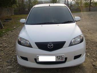 2002 Mazda Demio Pictures