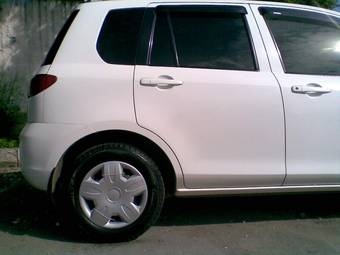 2002 Mazda Demio Photos