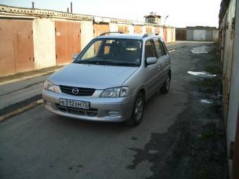 2002 Mazda Demio Photos
