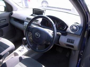 2002 Mazda Demio Images