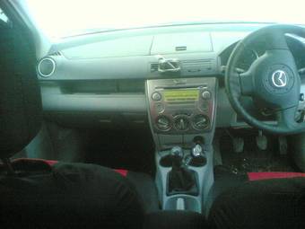 2002 Mazda Demio Photos