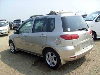2002 Mazda Demio Photos