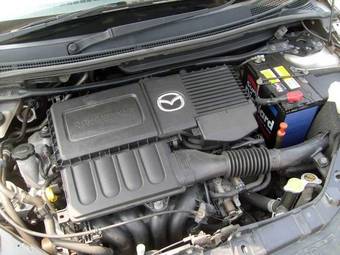 2002 Mazda Demio Images