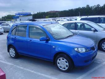 2002 Mazda Demio Pictures