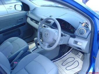 2002 Mazda Demio Photos