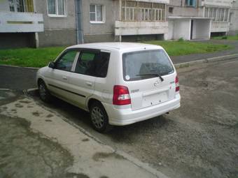 2002 Mazda Demio Photos