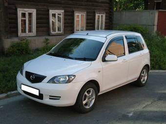 2002 Mazda Demio Pictures