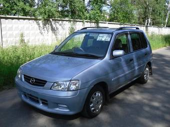 2002 Mazda Demio Photos