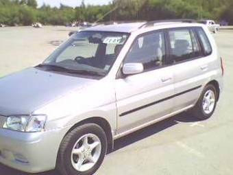 2002 Mazda Demio Photos