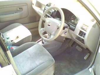 2002 Mazda Demio Images