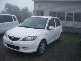 2002 Mazda Demio Photos