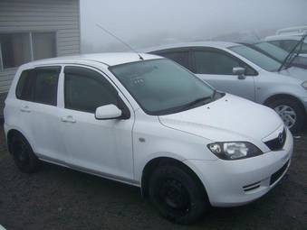 2002 Mazda Demio Photos