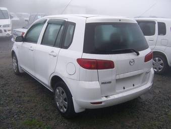 2002 Mazda Demio Pictures