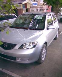 2002 Mazda Demio Photos