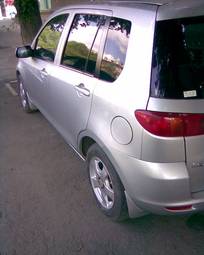 2002 Mazda Demio Pictures