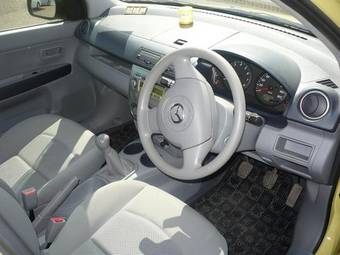 2002 Mazda Demio Pictures