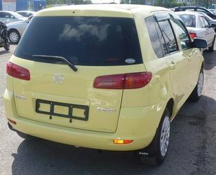 2002 Mazda Demio Photos