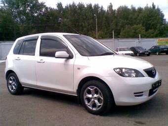 2002 Mazda Demio Photos