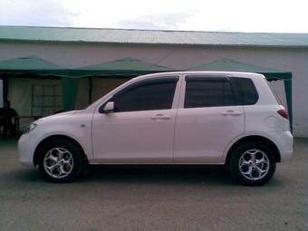 2002 Mazda Demio Photos