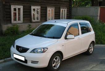 2002 Mazda Demio Photos