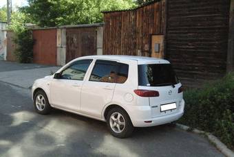 2002 Mazda Demio Pictures
