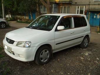 2002 Mazda Demio Pictures