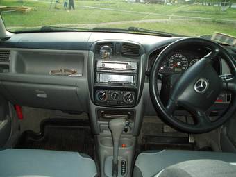 2002 Mazda Demio Photos
