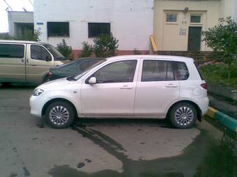 2002 Mazda Demio Pictures