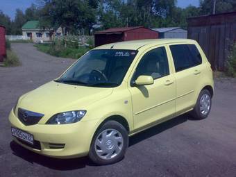 2002 Mazda Demio Photos