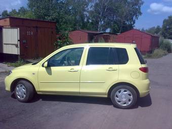 2002 Mazda Demio Pictures