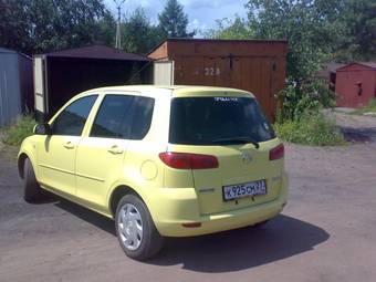 2002 Mazda Demio Photos