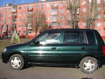 2002 Mazda Demio Photos