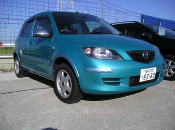 2002 Mazda Demio Pictures