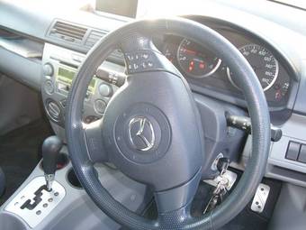 2002 Mazda Demio Photos