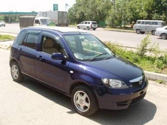 2002 Mazda Demio Photos