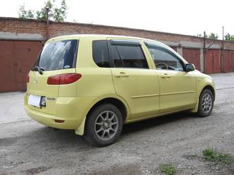 2002 Mazda Demio Photos