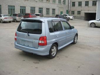 2002 Mazda Demio Pictures