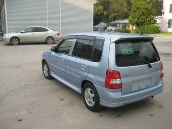 2002 Mazda Demio Photos