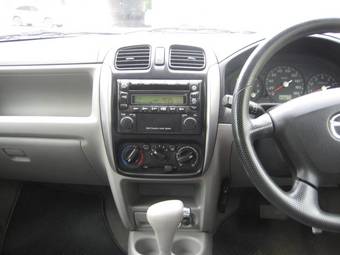 2002 Mazda Demio Photos