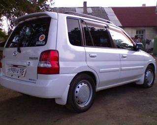 2002 Mazda Demio Pictures