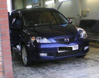2002 Mazda Demio Photos