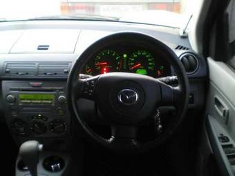 2002 Mazda Demio Photos