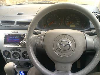 2002 Mazda Demio Photos