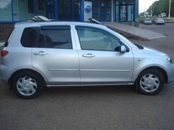2002 Mazda Demio Pictures