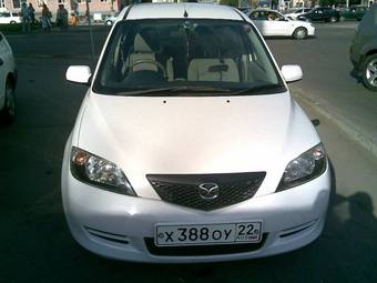 2002 Mazda Demio Photos