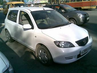 2002 Mazda Demio Pictures