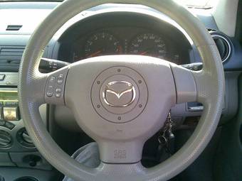 2002 Mazda Demio Photos