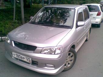 2002 Mazda Demio Images