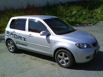 2002 Mazda Demio Photos