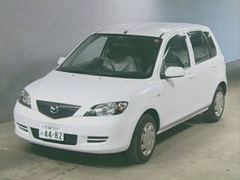 2002 Mazda Demio Pictures
